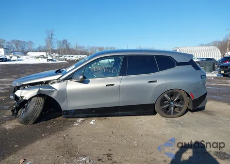 2024 BMW Ix M60 z USA, uszkodzony, nr VIN WB533CF03RCP66728